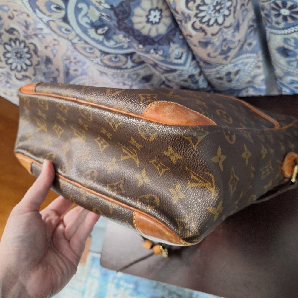 Louis Vuitton Danube with Monogram Strap - Picture 12 of 15